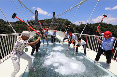 長(zhǎng)沙到張家界云天渡玻璃橋、張家界森林公園、天子山往返三日游